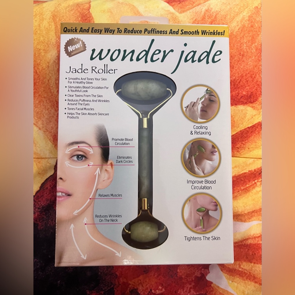 NWT Wonder Jade Roller